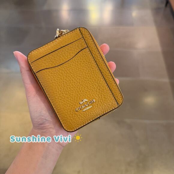 NWT Coach Zip Card Case Leather 6303 Gold/Ochre - Picture 1 of 6